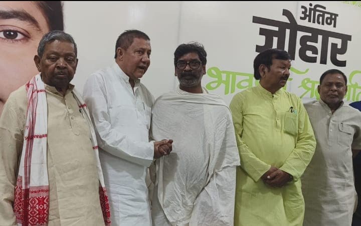पूर्व सांसद भुवनेश्वर प्रसाद मेहता ने नेमरा पहुंचकर रूपी सोरेन को दी श्रद्धांजलि