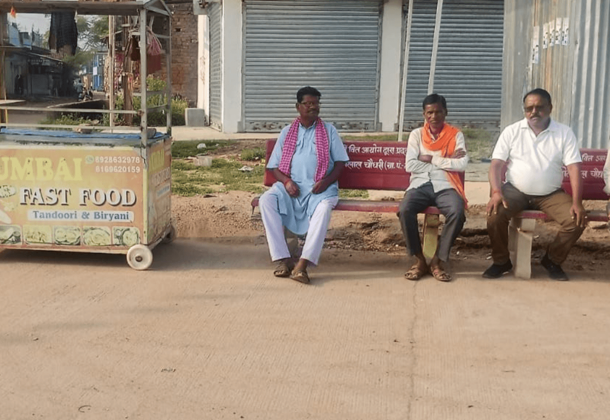 नवरात्रि पर स्वच्छता की मिसाल: बरसोत मुखिया मोतीलाल चौधरी ने कराई चौक-चौराहों की सफाई, ग्रामीणों ने दिया साथ