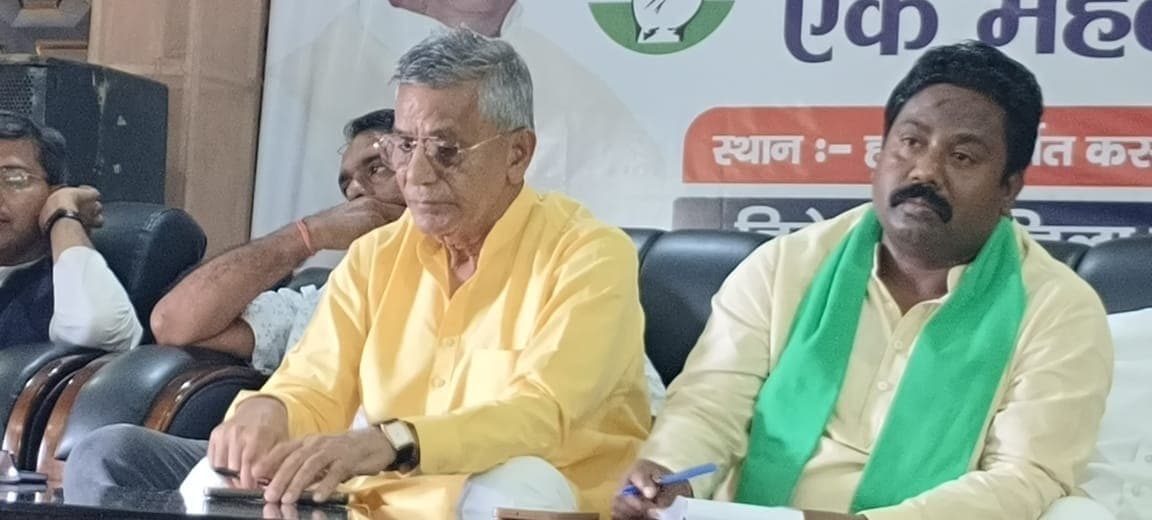 कांग्रेस की बैठक में उमाशंकर अकेला का जोर, संगठन और आंदोलन पर हुआ मंथन