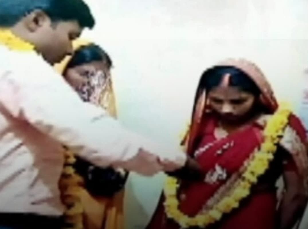 गढ़वा में 'किस किसको प्यार करूं' जैसी कहानी! तीसरी पत्नी बताकर युवती पहुंची ससुराल, मचा बवाल