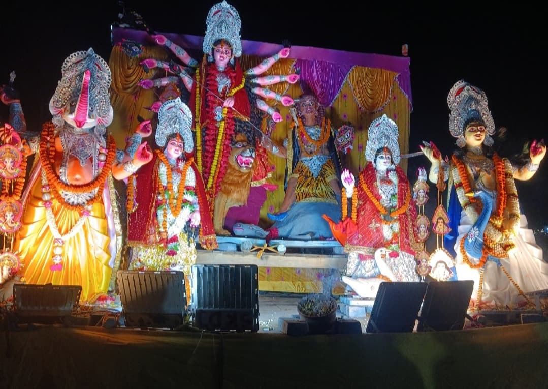 शोभायात्रा के साथ मां दुर्गा को दी गई विदाई 