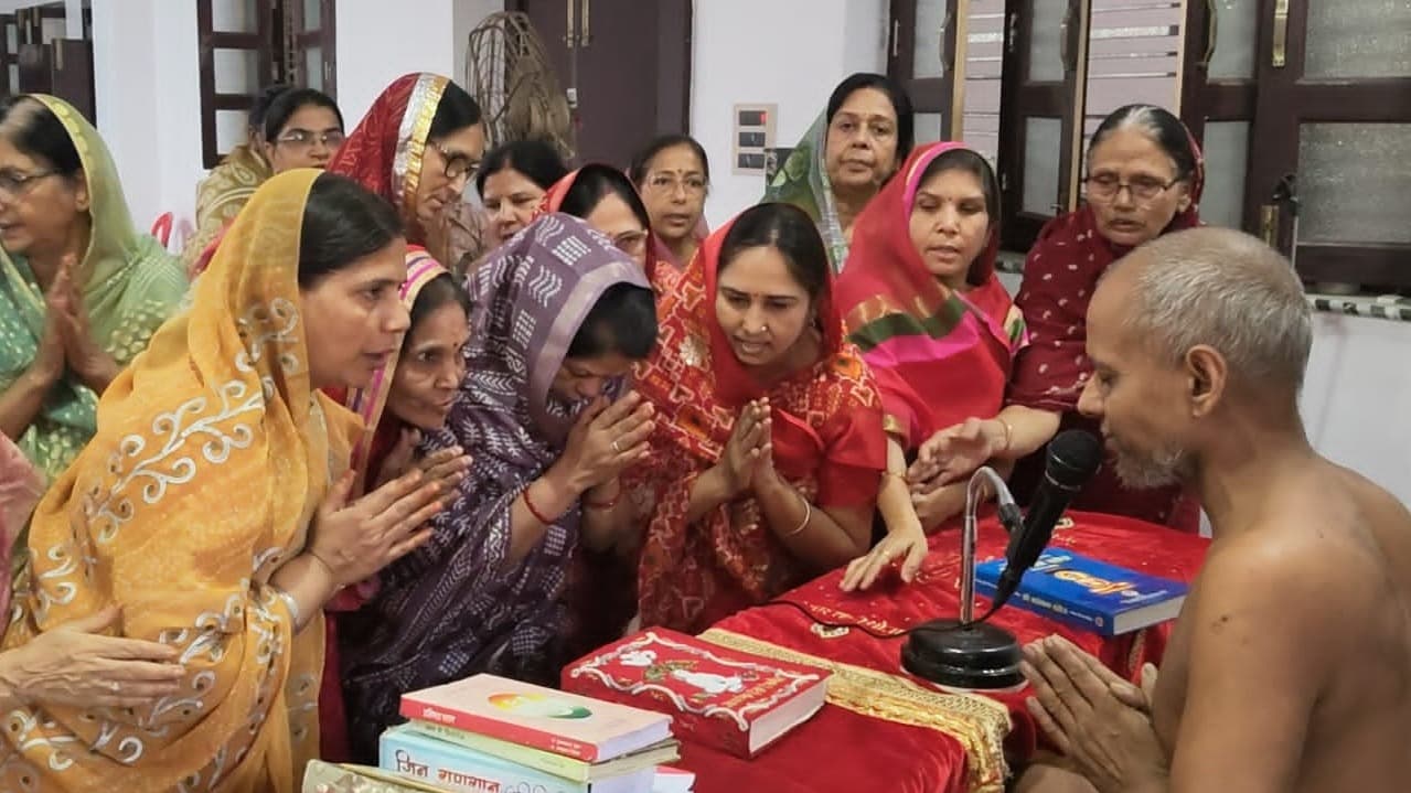 हजारीबाग में श्रुत पंचमी का आयोजन, ताली बजाने के स्वास्थ्य लाभ पर चर्चा