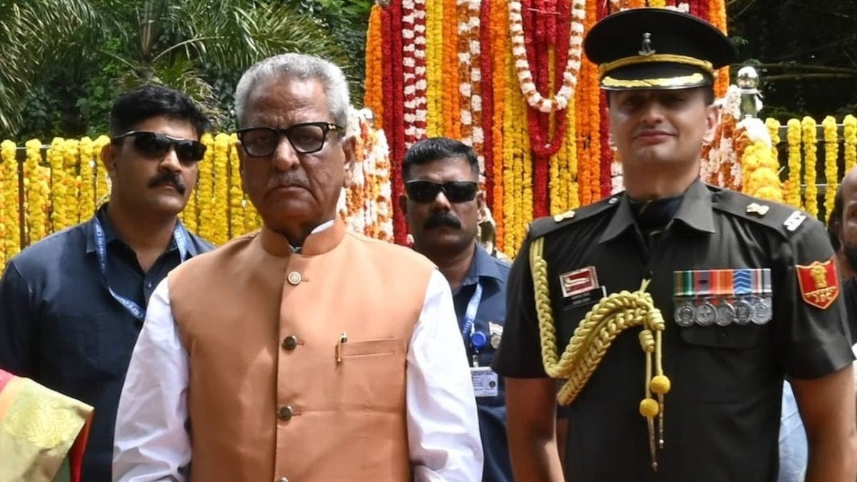 केरल के राज्यपाल के शाकाहारी भोजन पर विवाद, कांग्रेस ने उठाए सवाल