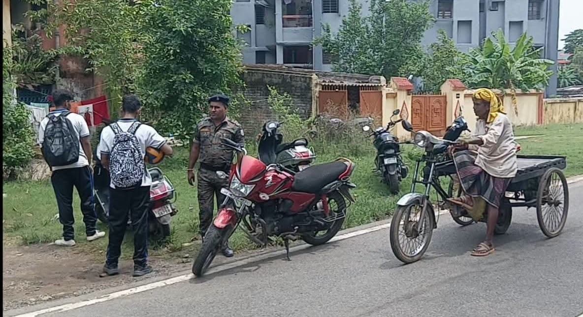 बोकारो में 'नो बाइक फॉर माइनर्स' अभियान तेज, नाबालिग छात्रों के 19 वाहनों का चालान