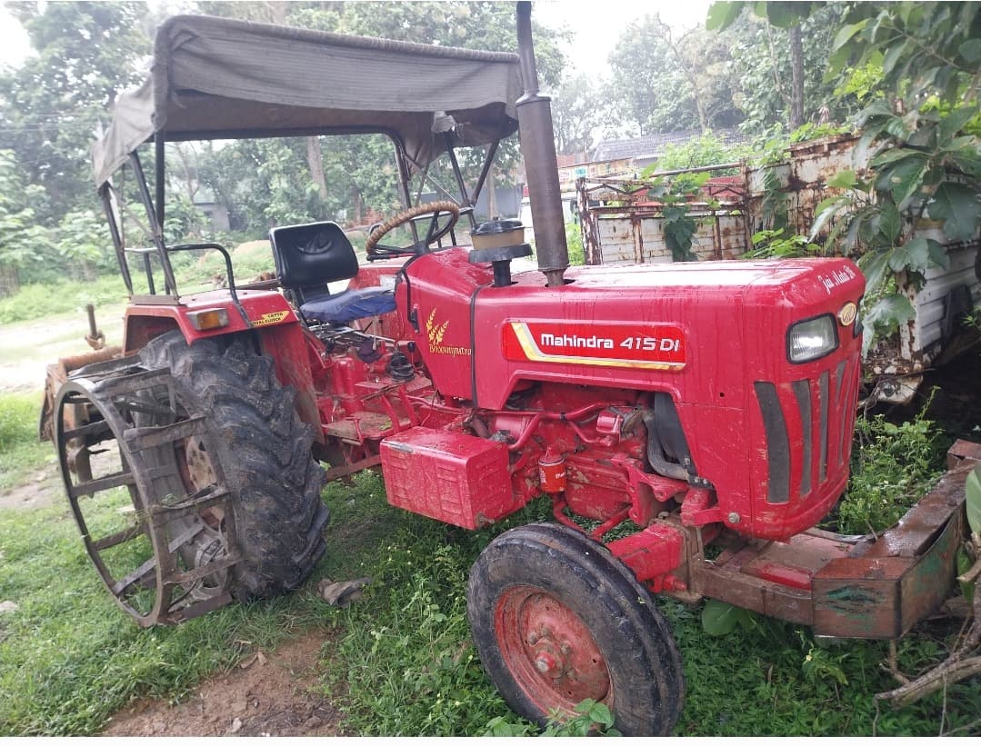 वन विभाग ने जंगल में अवैध जुताई करते ट्रैक्टर को किया जब्त