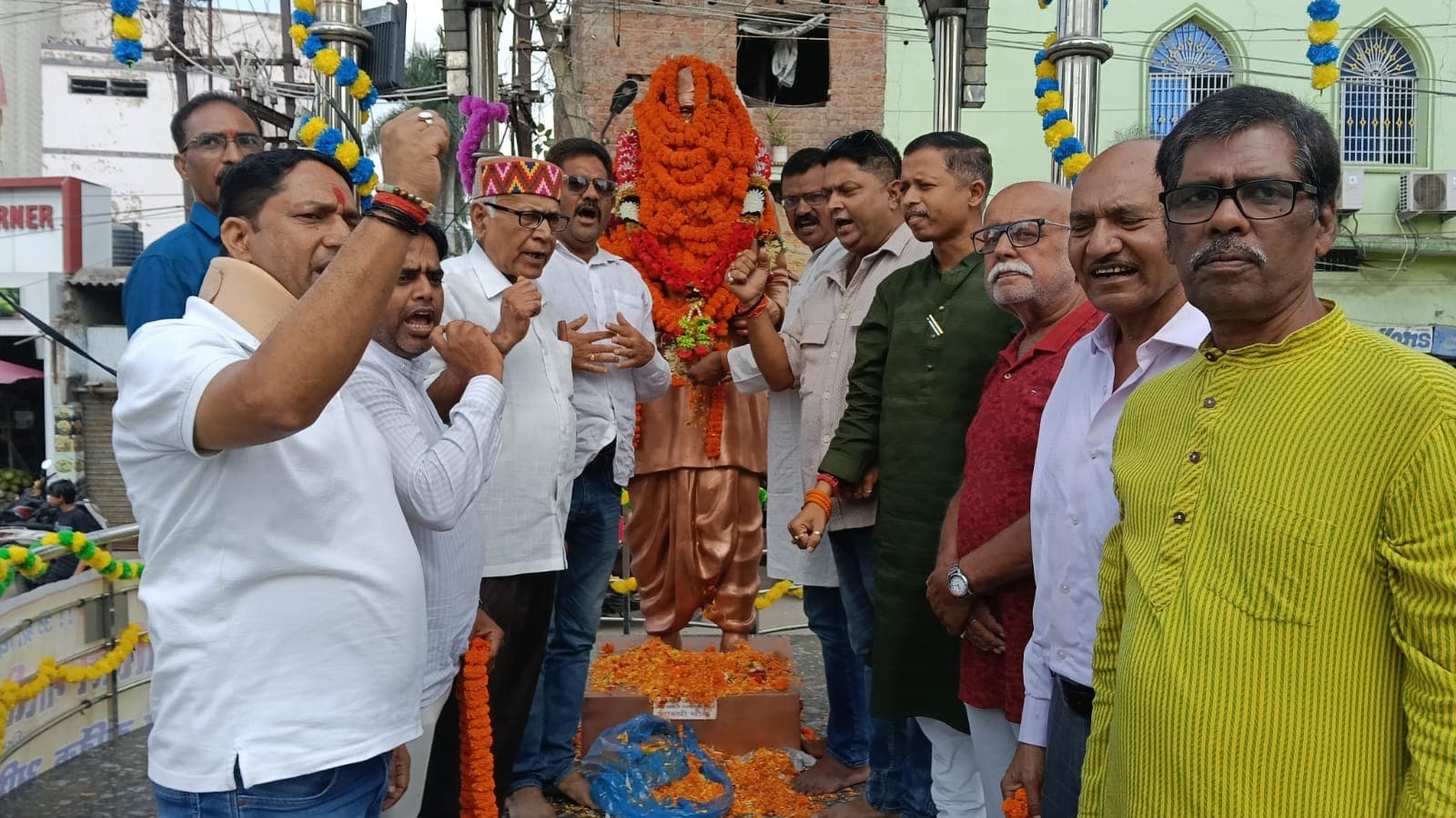 गांधी और शास्त्री जयंती पर कांग्रेस नेताओं ने श्रद्धांजलि दी