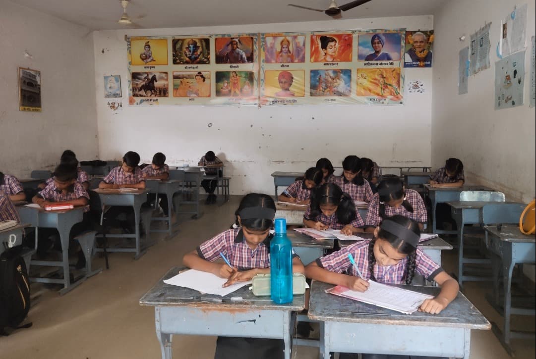 अखिल भारतीय निबंध प्रतियोगिता में विद्यार्थियों ने दिखाई रचनात्मक प्रतिभा