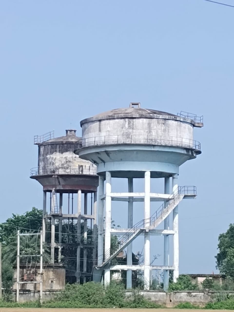 करोड़ों की जलापूर्ति योजनाएं बेअसर, गर्मी में पानी के लिए भटक रहे लोग