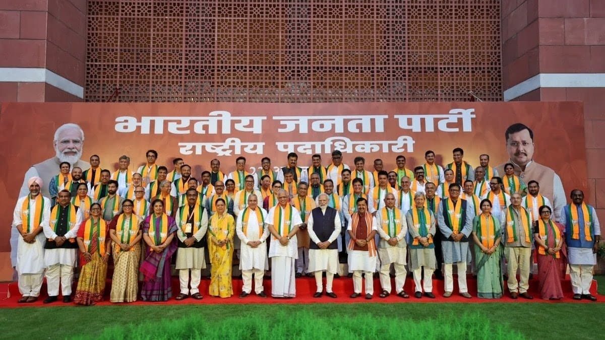 पीएम मोदी ने BJP की नई राष्ट्रीय टीम से की मुलाकात, ‘युवा संवाद’ पर जोर