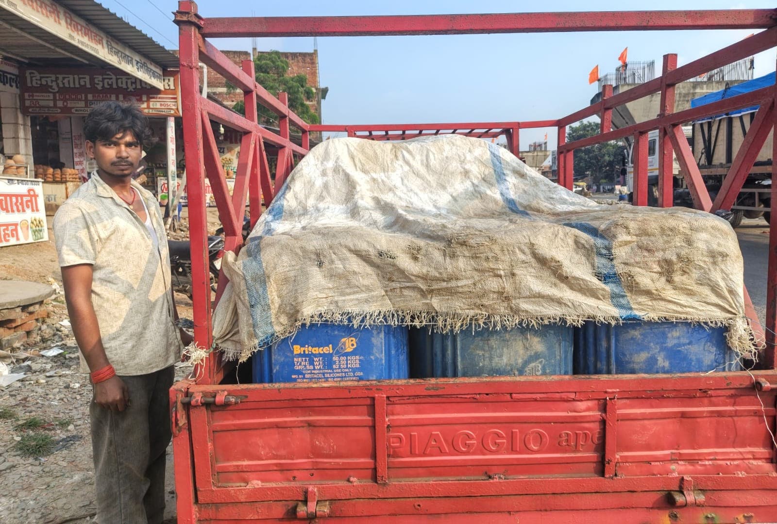 बिना नंबर टेंपो में डीजल के 20 से अधिक गैलन, जांच के बाद खुलेगा राज