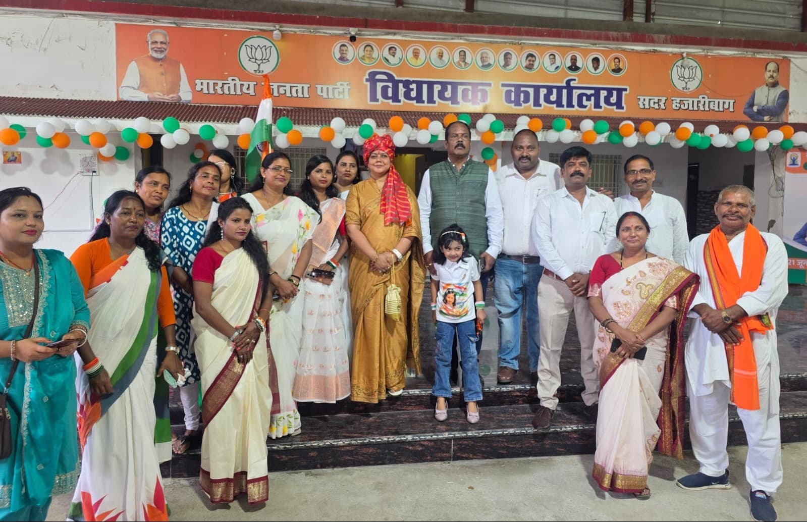 स्वतंत्रता दिवस पर राष्ट्रध्वज को सलामी देकर देशभक्ति के रंग में रंगीं शेफाली गुप्ता