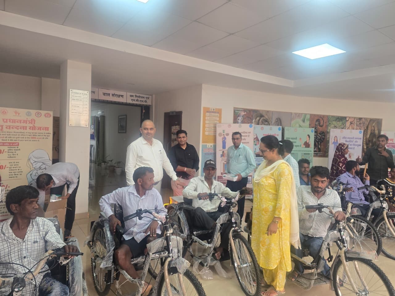 25 दिव्यांग लाभुकों को मिली बैटरी चालित ट्राईसाइकिल
