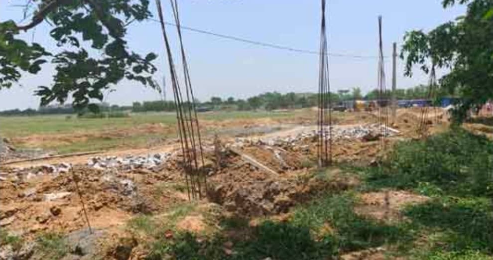 रिम्स-2 निर्माण को लेकर नगड़ी में बढ़ा विवाद, बाउंड्री कार्य शुरू होते ही ग्रामीणों का अनिश्चितकालीन धरना तेज