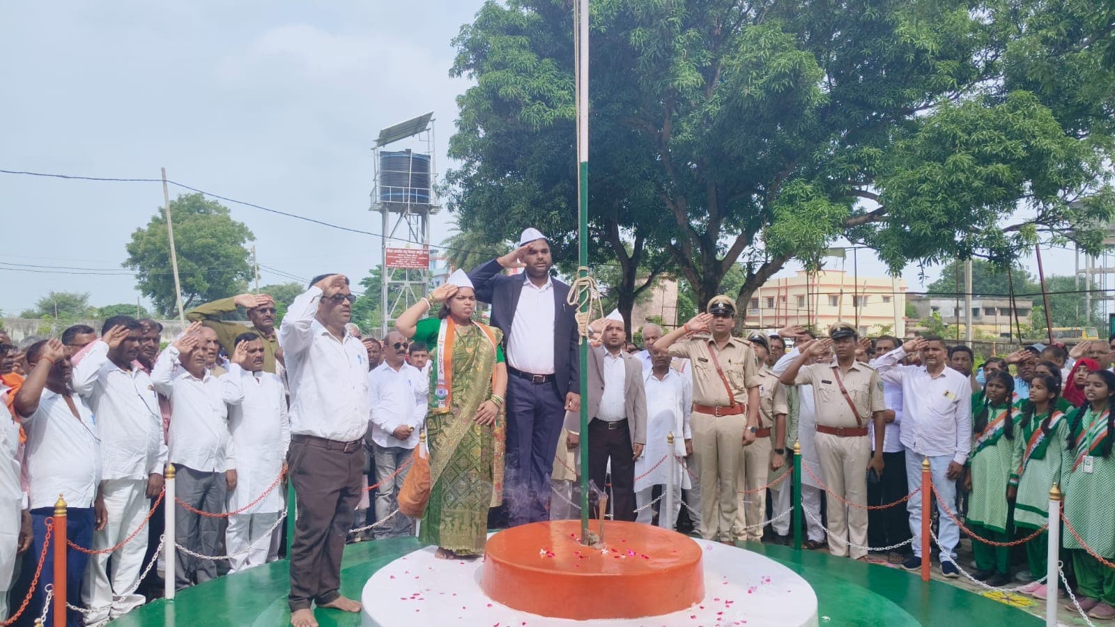 स्वतंत्रता दिवस पर देशभक्ति के रंग में रंगा चौपारण, गूंजे भारत माता के जयकारे