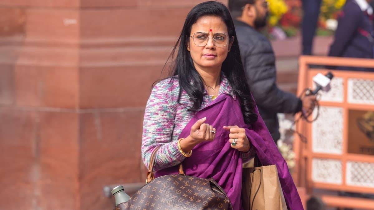 बंगाल में मुस्लिम अधिकारियों के बहिष्कार का आरोप, महुआ मोइत्रा ने UN से की शिकायत