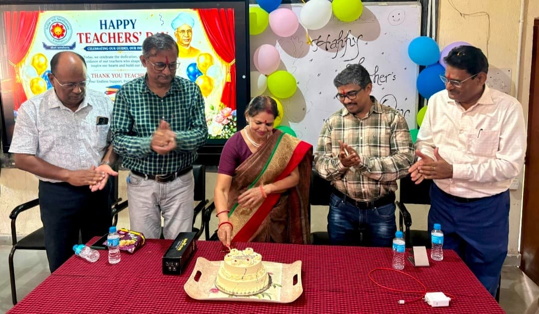 विभावि के राजनीति विज्ञान विभाग में शिक्षक दिवस पर हुआ भव्य समारोह