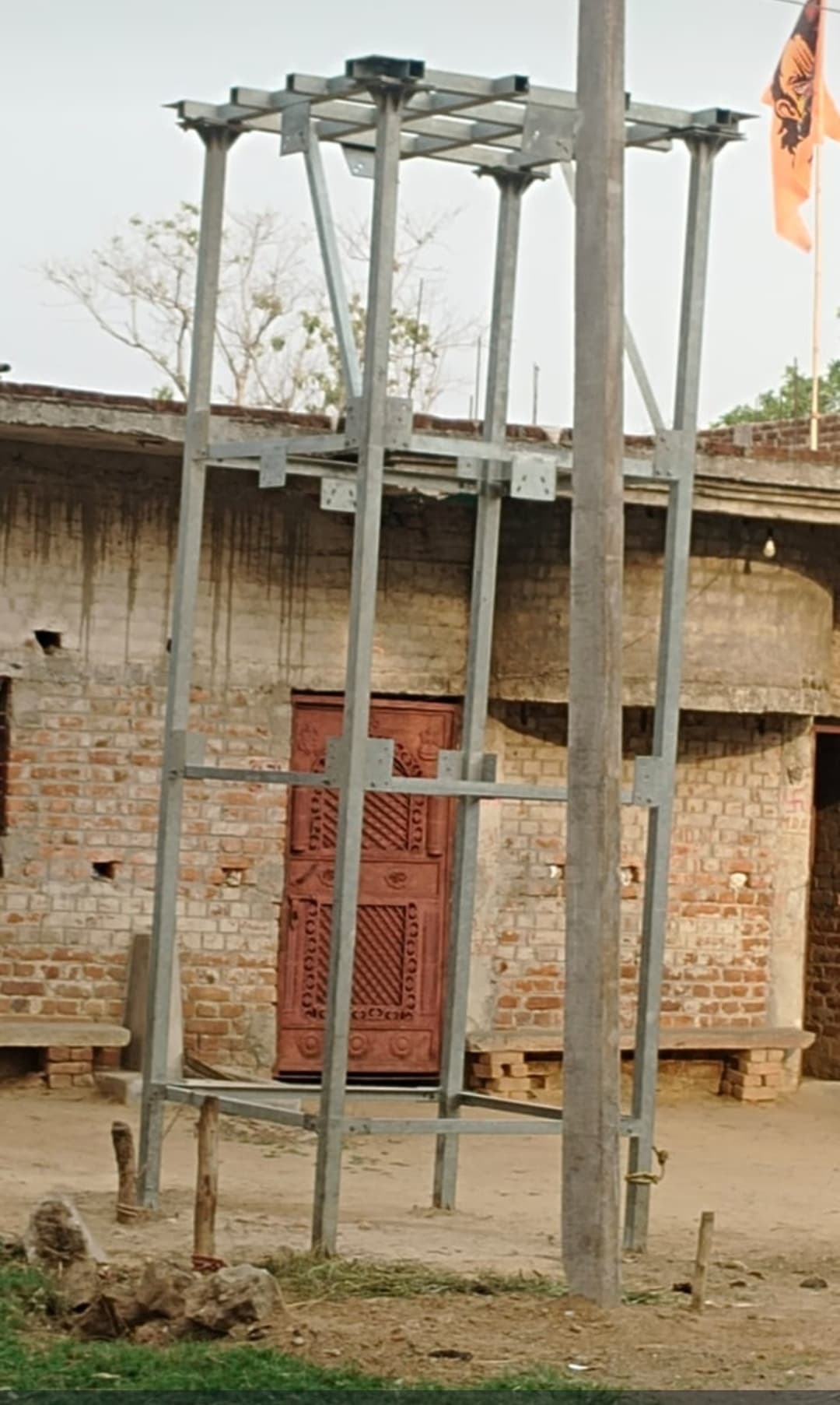 सरकारी उदासीनता एवं फंड के अभाव में दम तोड रहा है जल नल योजना मिशन
