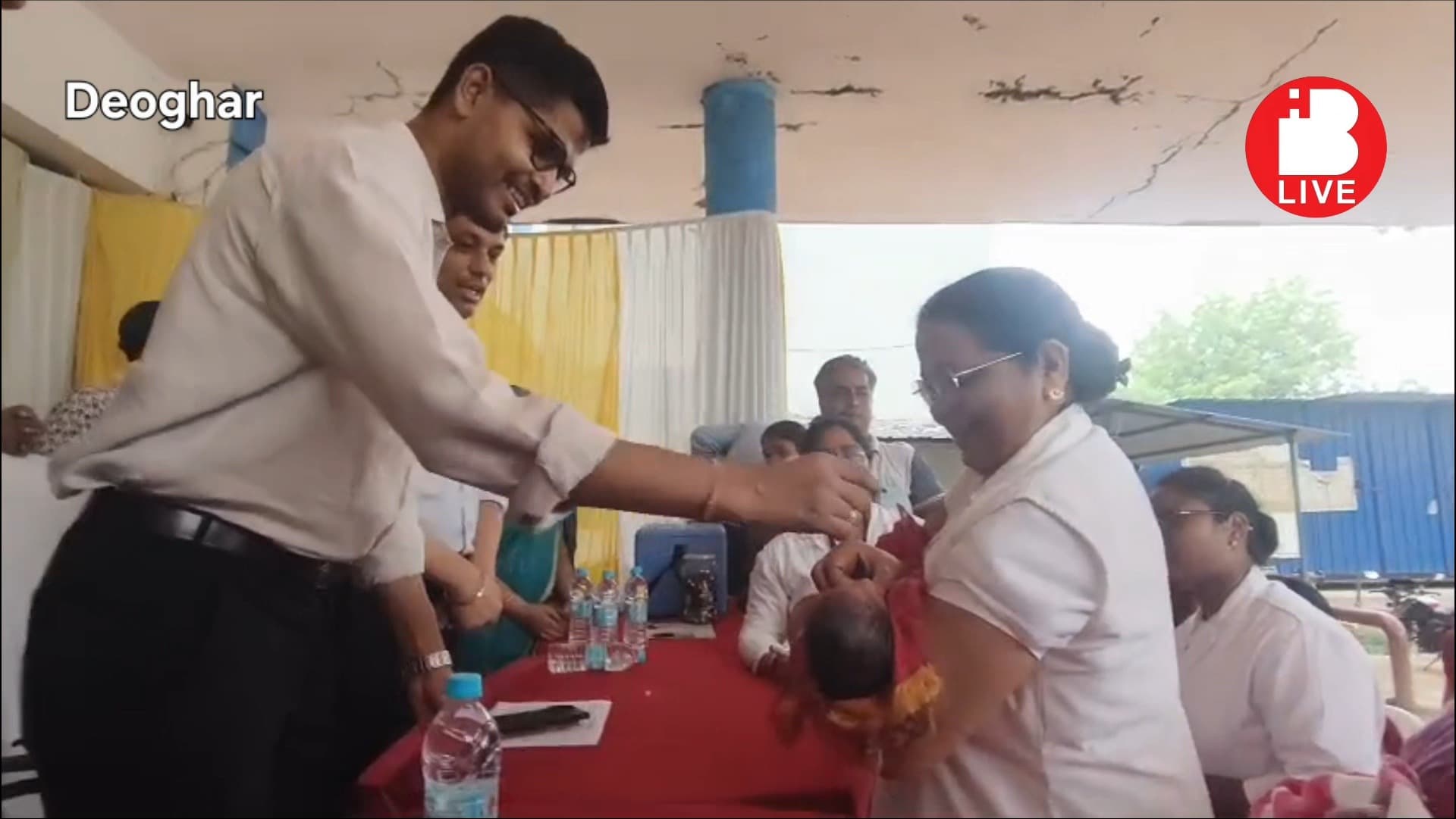 देवघर में पल्स पोलियो अभियान का शुभारंभ, 0 से 5 वर्ष के बच्चों को पिलाई गई जीवनरक्षक खुराक