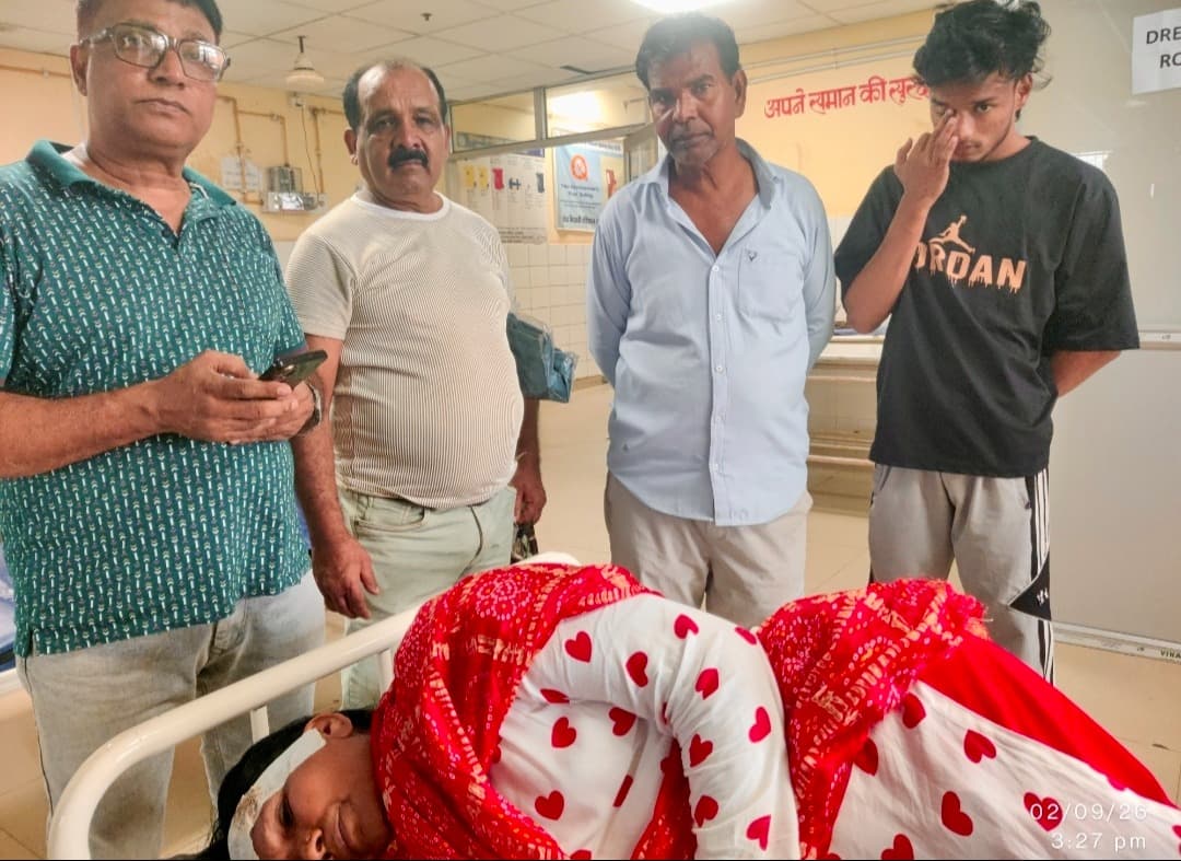 जमीन विवाद में महिला को अगवा करने की कोशिश का आरोप, सदर अस्पताल में भर्ती