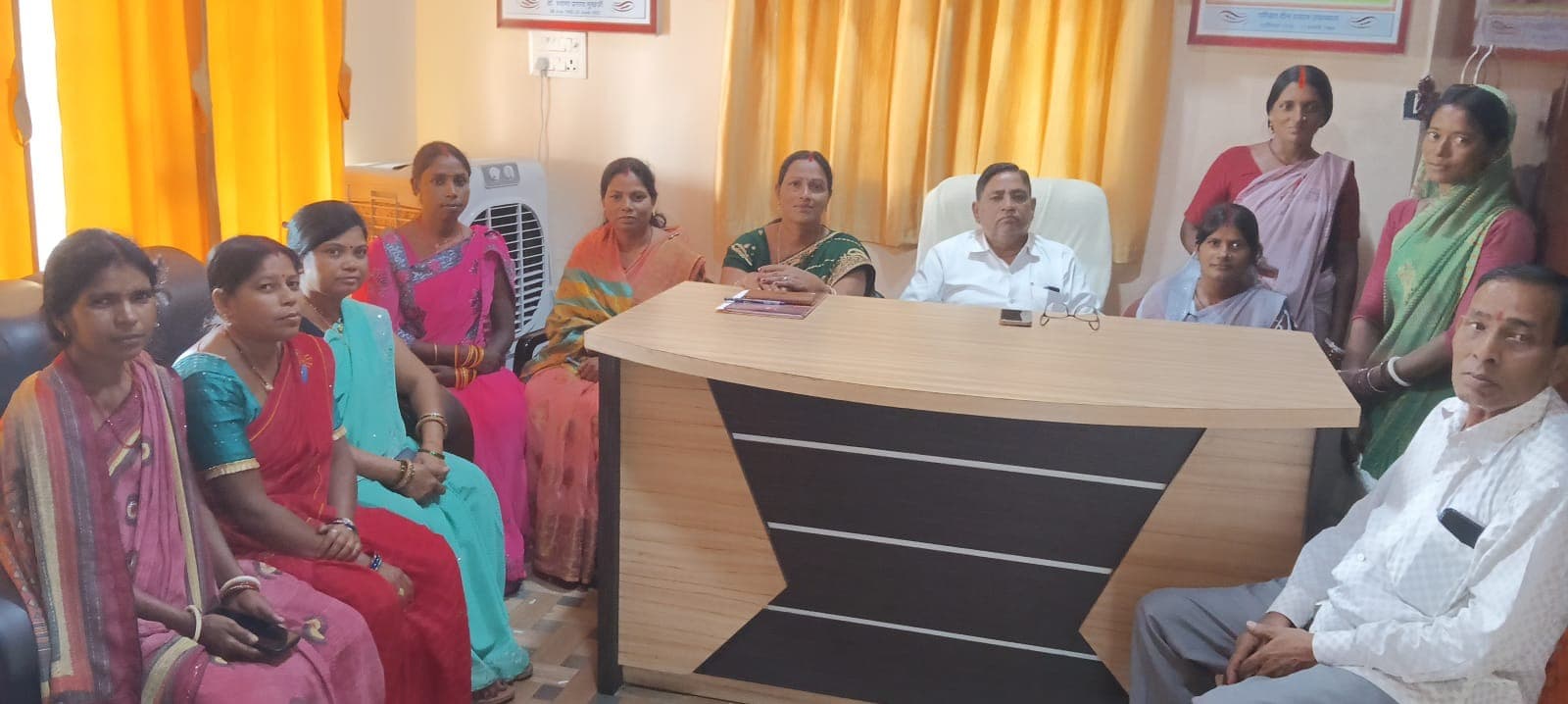 भाजपा महिला कार्यकर्ताओं और बूथ कमेटी सदस्यों के साथ हुई बैठक