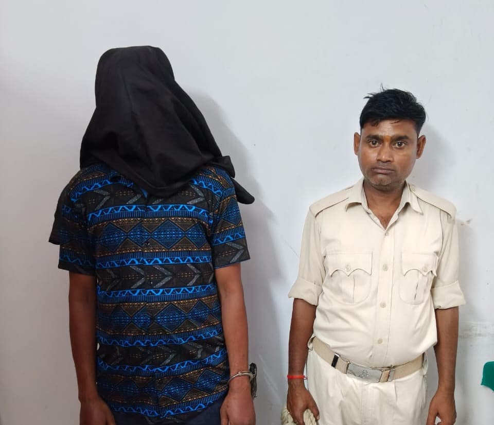 चास मुफ्फसिल पुलिस की कार्रवाई, प्राथमिकी अभियुक्त गिरफ्तार; डीजे साउंड सिस्टम लगा वाहन जब्त