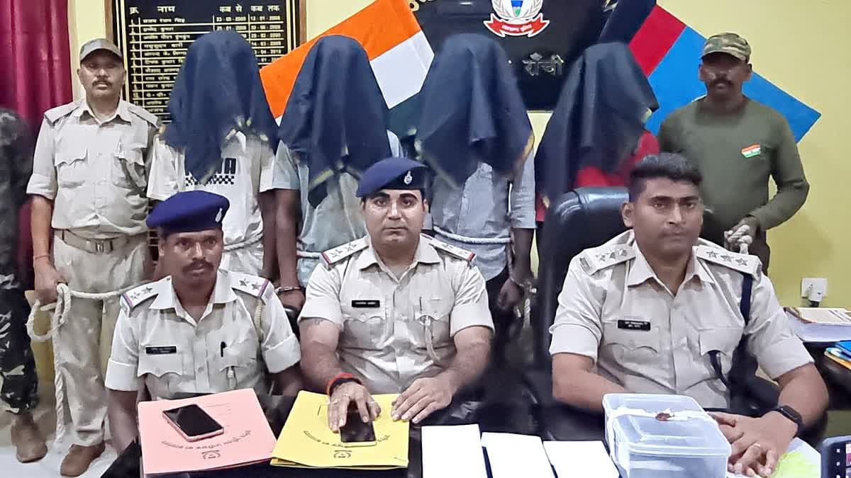 दशम फॉल में पर्यटकों से लूटपाट करने वाले अंतरजिला गिरोह के चार अपराधी गिरफ्तार