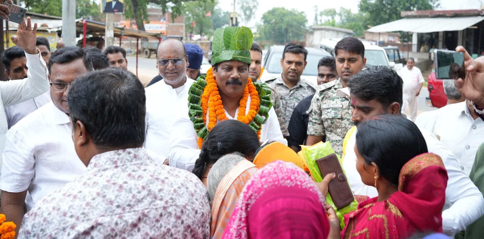 जनसुनवाई बनी जनविश्वास का मंच हजारों लोगों ने रखीं समस्याएं, विधायक प्रदीप प्रसाद ने अधिकारियों को दिए त्वरित समाधान के निर्देश