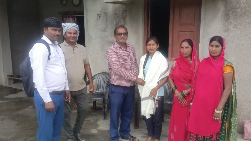 केदारूत की संध्या ने पहले ही प्रयास में नीट-यूजी में हासिल की सफलता, मुखिया प्रतिनिधि ने किया सम्मानित