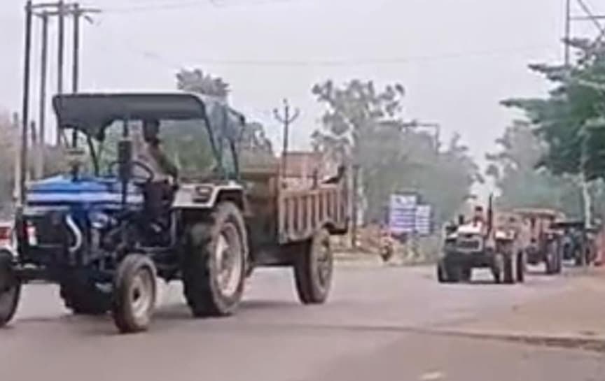 एनजीटी के निर्देशों की खुलेआम अनदेखी, हर सुबह धनबाद रोड पर सैकड़ों ट्रैक्टरों का संचालन