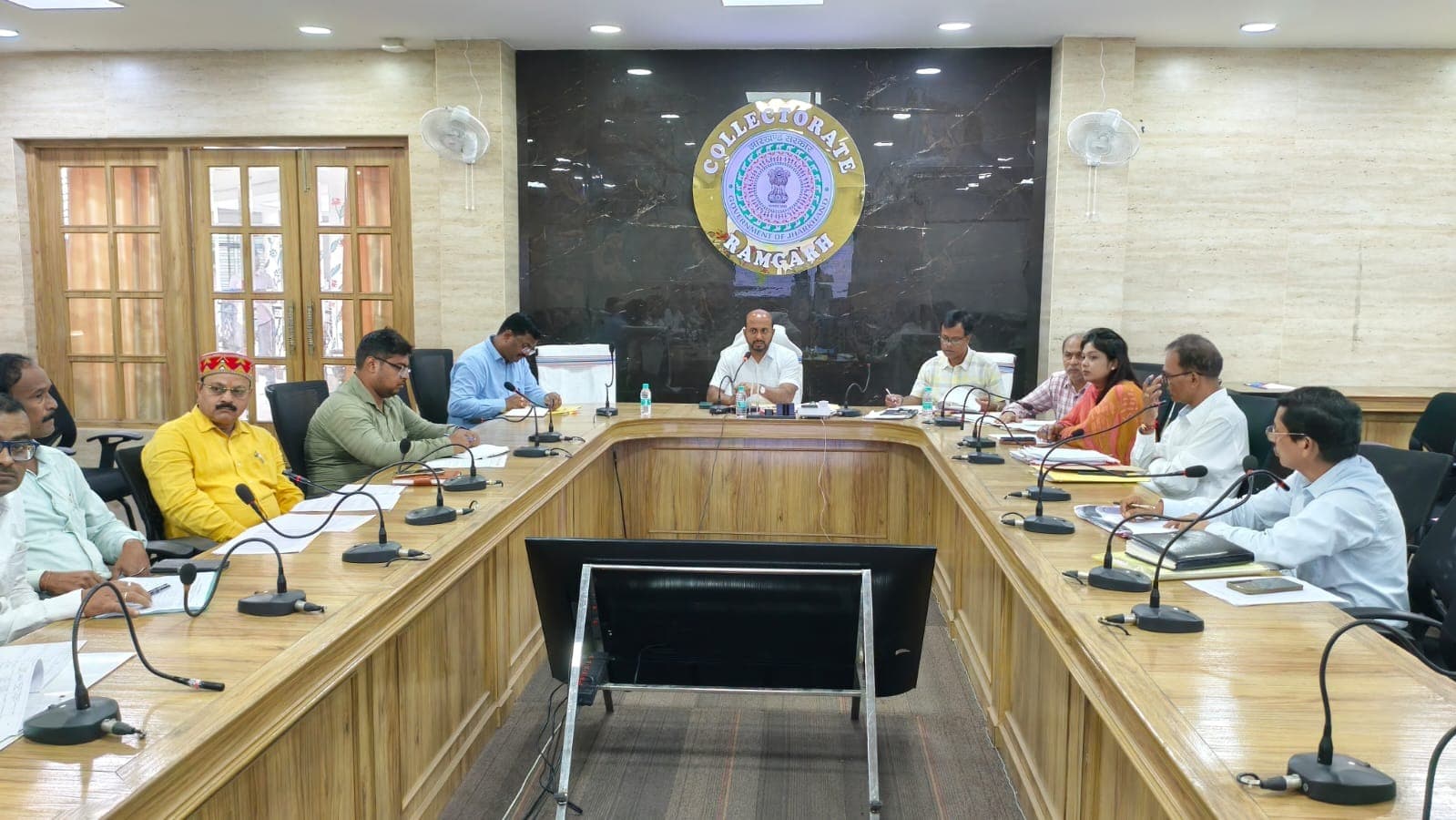 रामगढ़ में भूमि अधिग्रहण कार्यों की समीक्षा, उपायुक्त ऋतुराज ने लंबित मामलों के त्वरित निष्पादन के दिए निर्देश