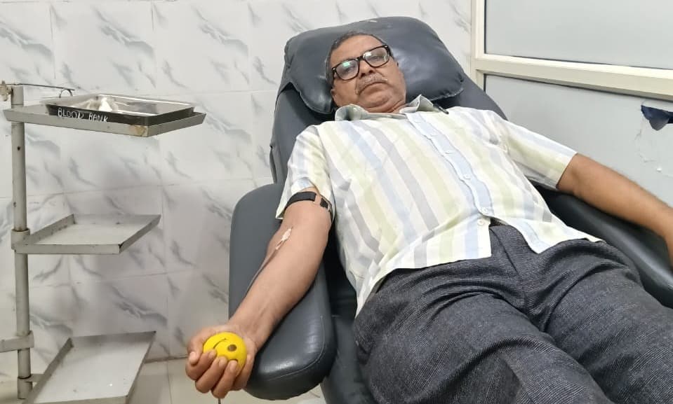 विश्व योग दिवस पर रक्तदान शिविर का आयोजन, रक्तदाताओं ने दिखाई मानवता की मिसाल