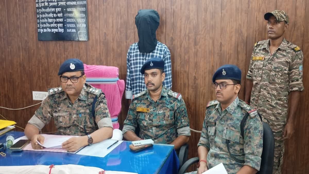 लातेहार में पुलिस को बड़ी सफलता, हथियार के साथ TSPC का नक्सली गिरफ्तार