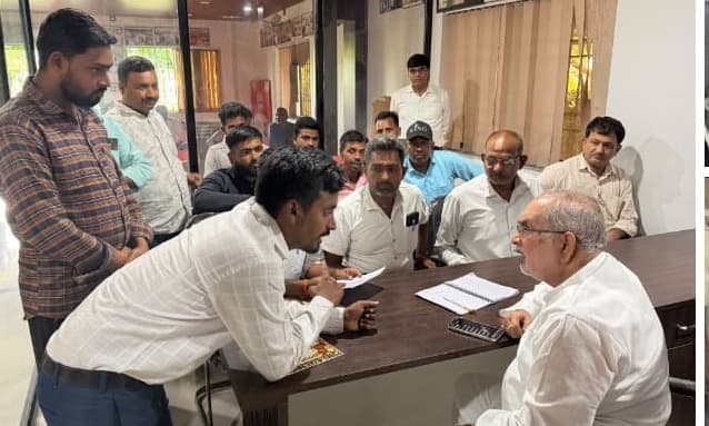 जनता दरबार में विधायक मनोज यादव ने सुनीं क्षेत्रवासियों की समस्याएं