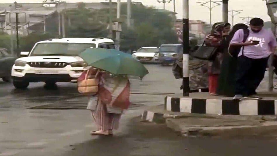श्रीनगर में झमाझम बारिश, कई राज्यों में भारी वर्षा का अलर्ट