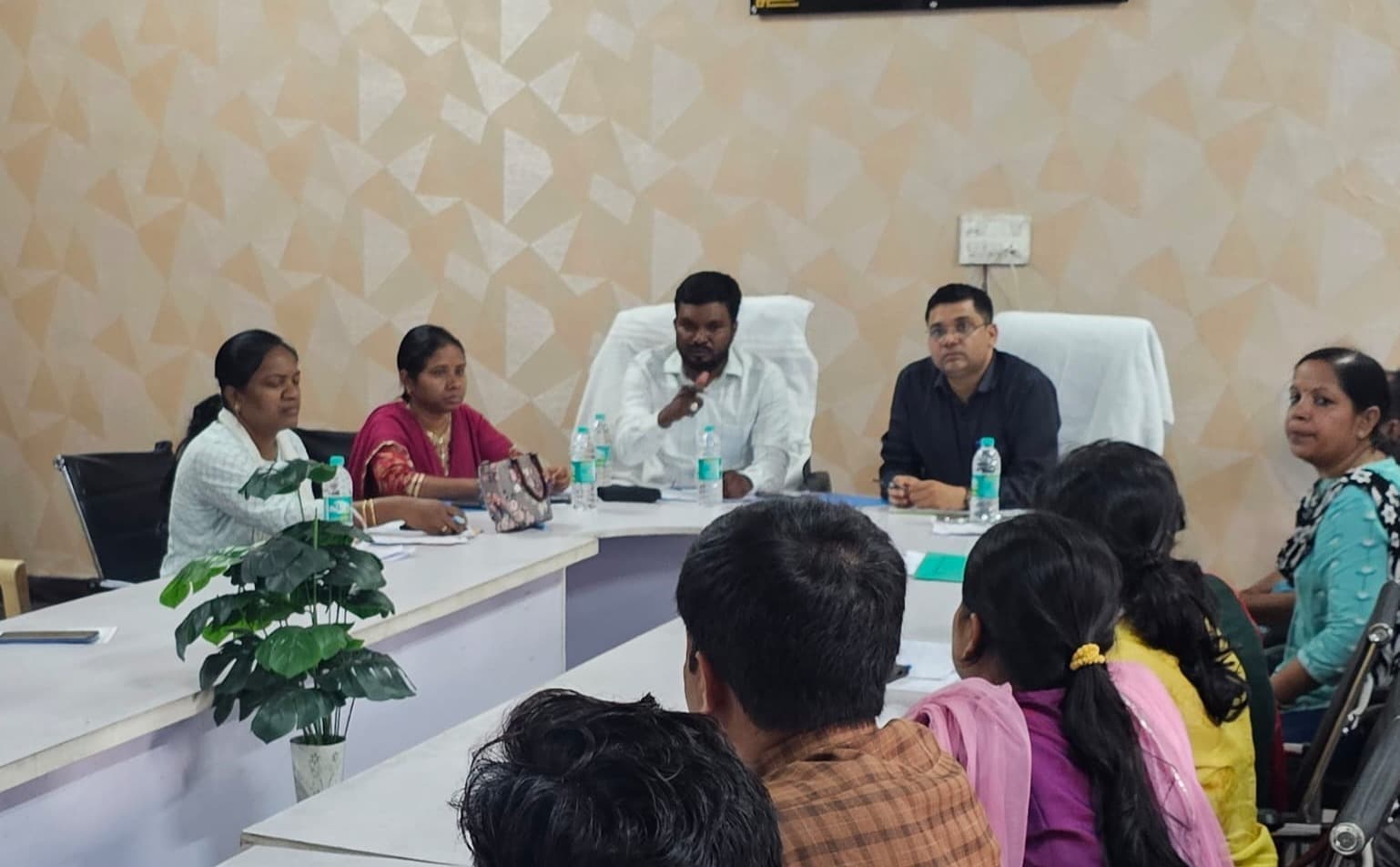 SIR-2026 की समीक्षा में सख्ती, 7 बीएलओ सुपरवाइजरों का वेतन रोका, 10 से मांगा स्पष्टीकरण