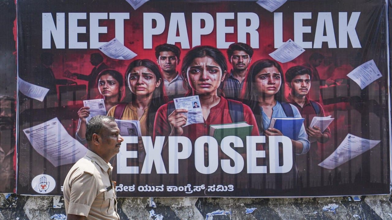 NEET पेपर लीक: संसदीय समिति ने NTA अधिकारियों को घेरा, DG बोले - सिस्टम से लीक नहीं हुआ पेपर