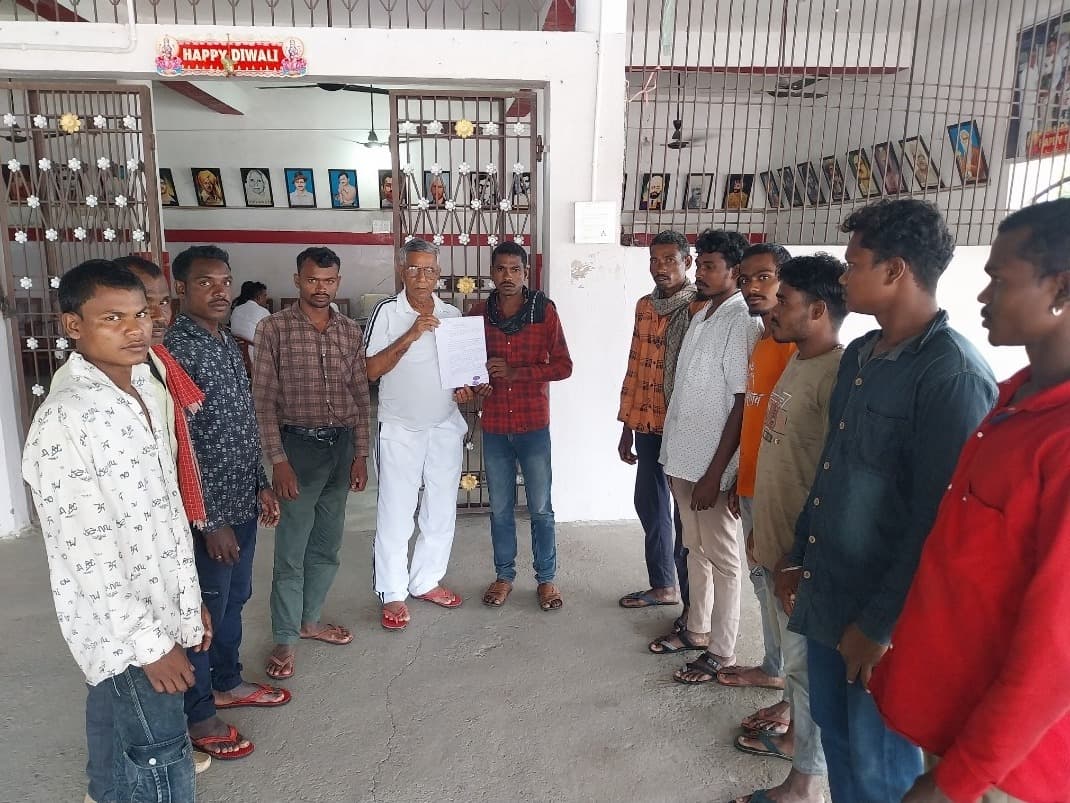 चार माह से अंधेरे में विलुप्तप्राय बिरहोर बस्ती, जल्द हल निकालने का मिला भरोसा 
