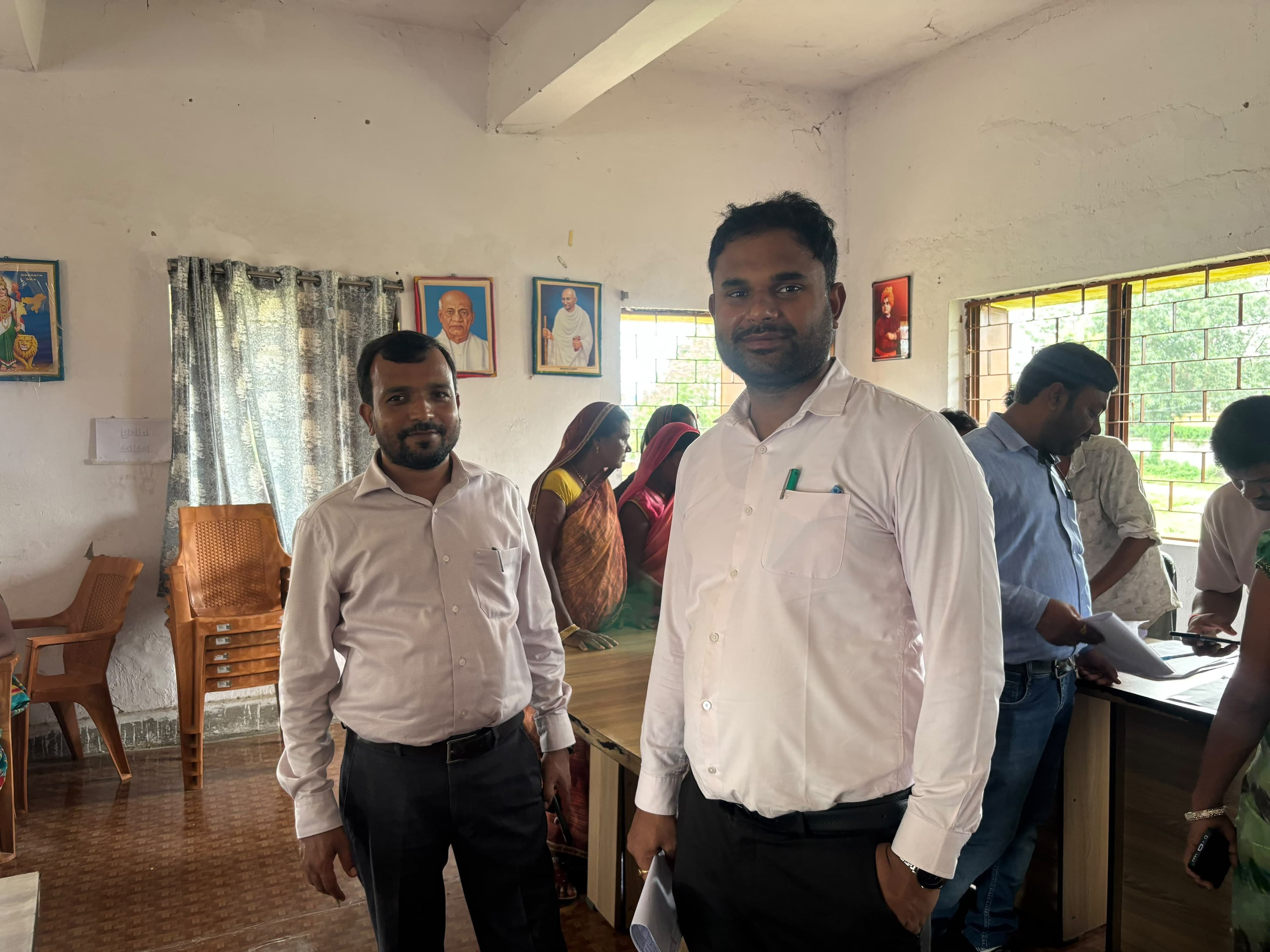 हर पात्र मतदाता का नाम सूची में हो दर्ज, चोरदाहा में बीडीओ-सीओ ने परखा एसआईआर अभियान