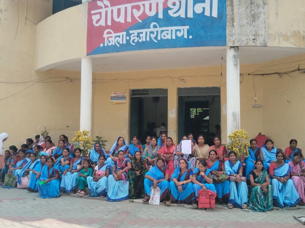 जलसहिया व्हाट्सएप ग्रुप में अश्लील संदेश प्रसारित करने पर फूटा आक्रोश, थाने में शिकायत