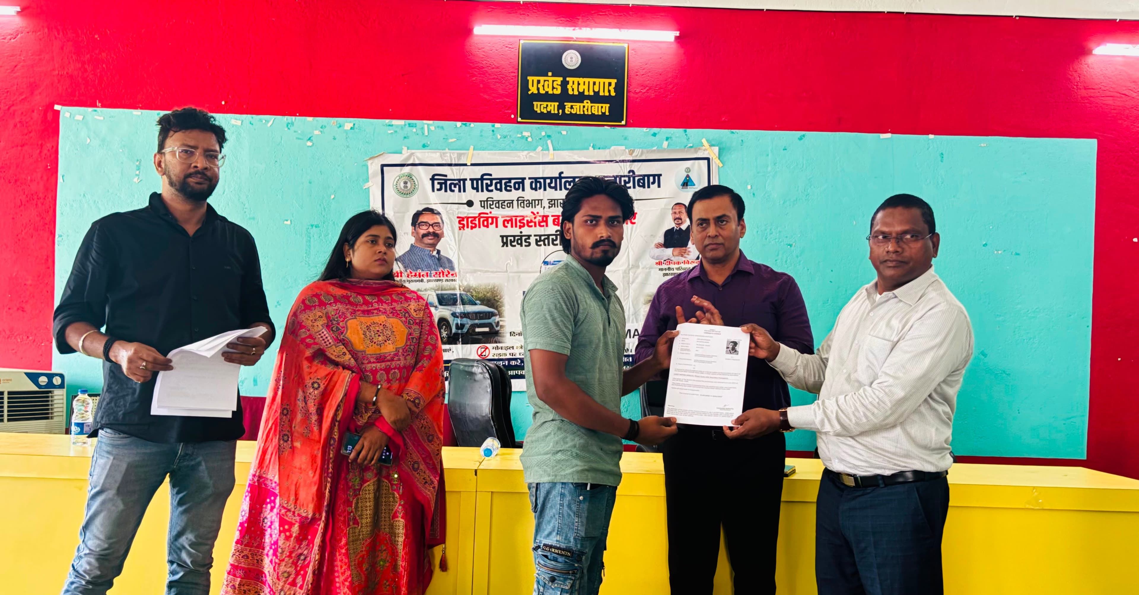 पदमा में विशेष ड्राइविंग लाइसेंस शिविर, 50 से अधिक लोगों को मौके पर मिला लर्निंग लाइसेंस