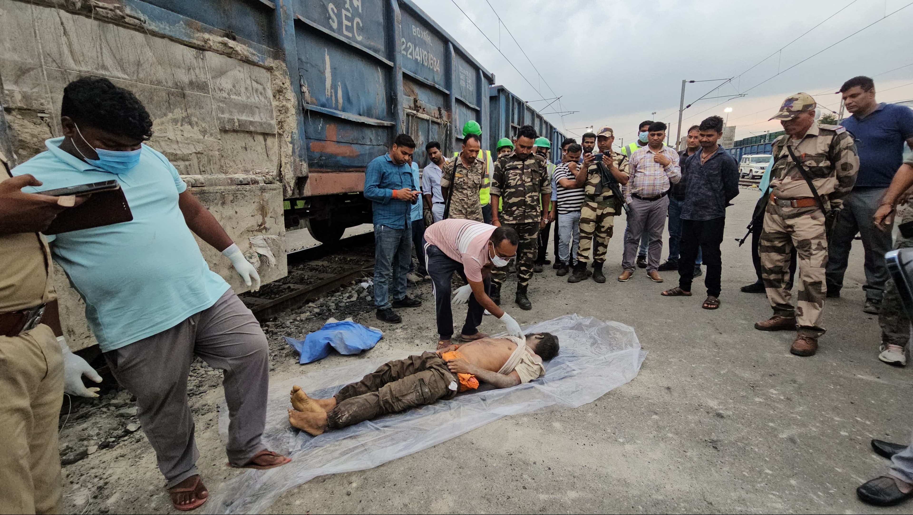 बानादाग रेलवे साइडिंग में मालगाड़ी के वैगन से अज्ञात व्यक्ति का शव बरामद, शरीर पर चोट के निशान