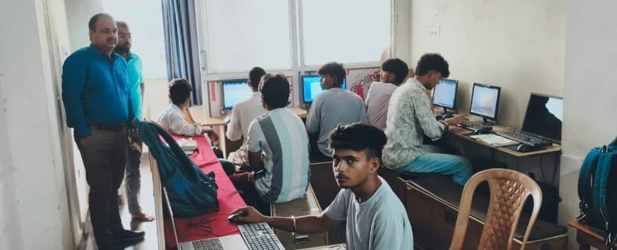 बरही सीओ ने किया रोशन कंप्यूटर इंस्टीट्यूट का औचक निरीक्षण, पाई गई कई अनियमितताएं