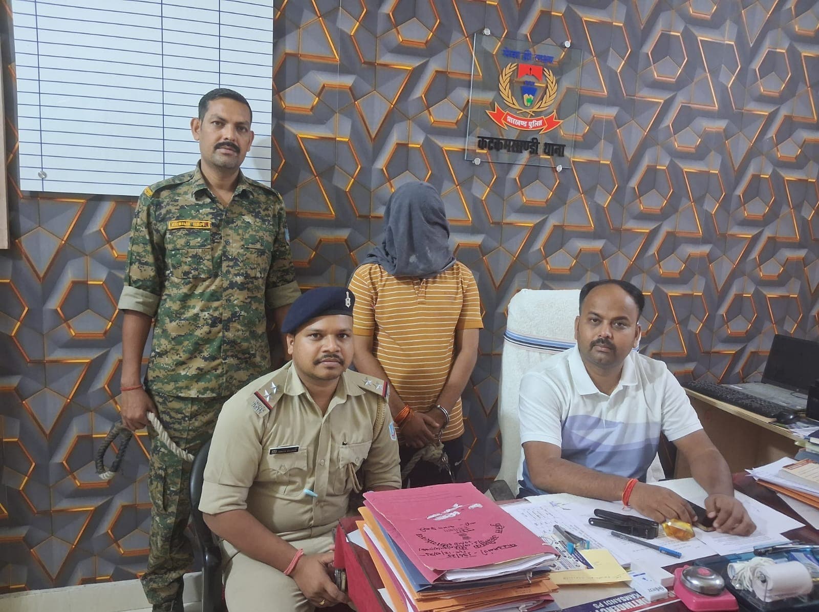 गाजियाबाद से हजारीबाग पुलिस ने फरार आरोपी को दबोचा
