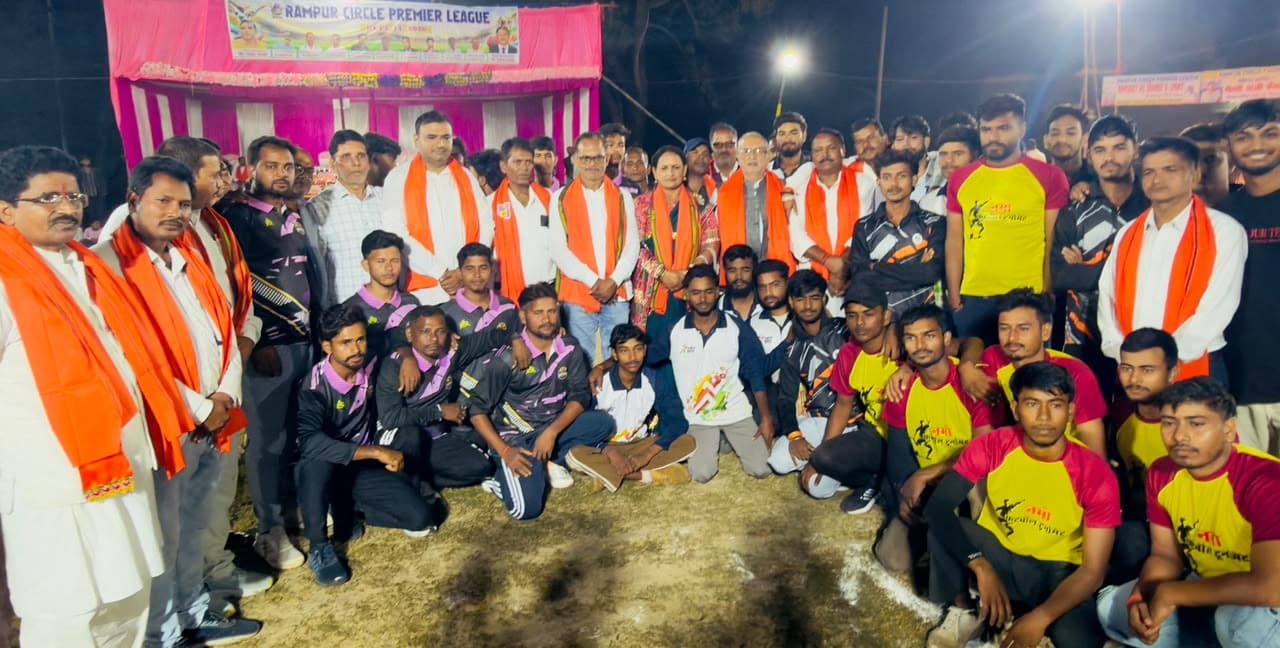 दूधिया रोशनी और आतिशबाजी के बीच रामपुर में सर्किल क्रिकेट प्रतियोगिता का आगाज