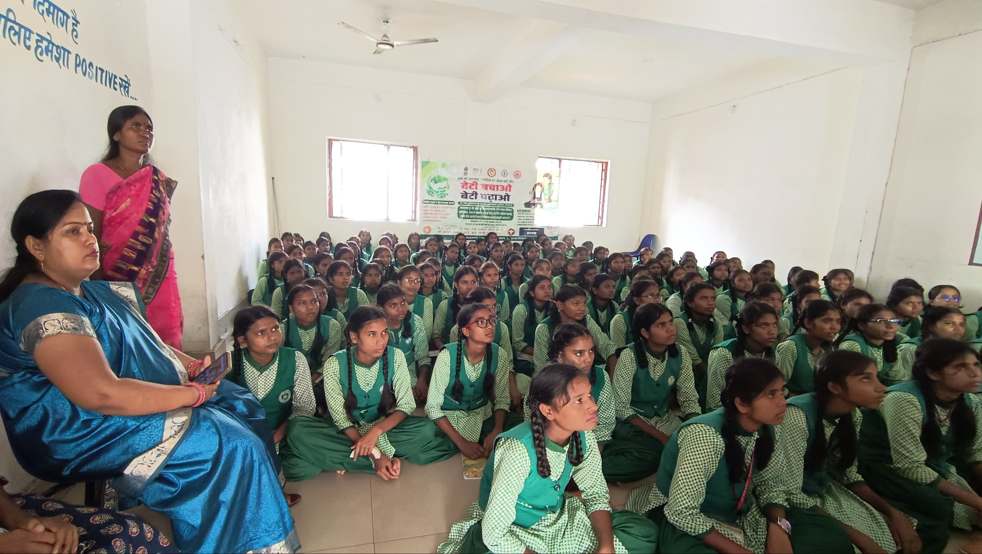 कस्तूरबा गांधी बालिका आवासीय विद्यालय इचाक में बेटी बचाओ-बेटी पढ़ाओ अभियान के तहत जागरूकता सत्र और स्वास्थ्य जांच शिविर आयोजित