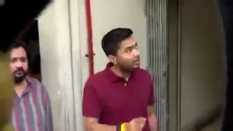 टीएमसी नेता अभिषेक बनर्जी के घर पर पुलिस की छापेमारी, ममता बनर्जी ने जताया विरोध