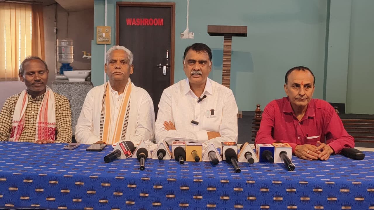 ‘अस्पताल में सलाइन मांग रहे लोग, मिल रहा थाईलैंड का टिकट’- भैया अभिमन्यु प्रसाद