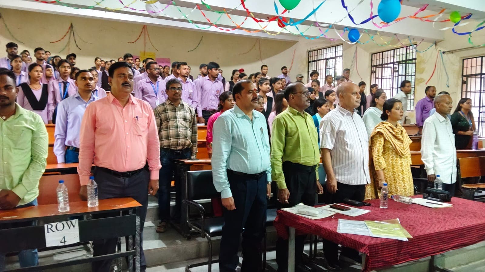 विनोबा के ‘जय जगत’ संदेश से विश्व शांति का रास्ता: विभावि में भाषण प्रतियोगिता