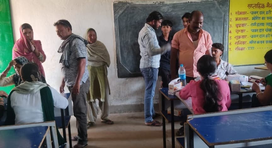 बरही : कोइली प्राथमिक विद्यालय में लगा आयुष्मान आरोग्य शिविर, 61 मरीजों का हुआ स्वास्थ्य परीक्षण