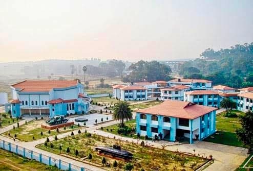 Sainik School Tilaiya: सफाईकर्मी को सेप्टिक टैंक में धकेलने का आरोप, S